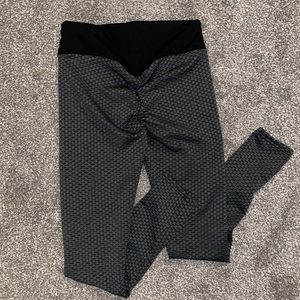 TiKToK Leggings! Size L - gray and black -NWOT
